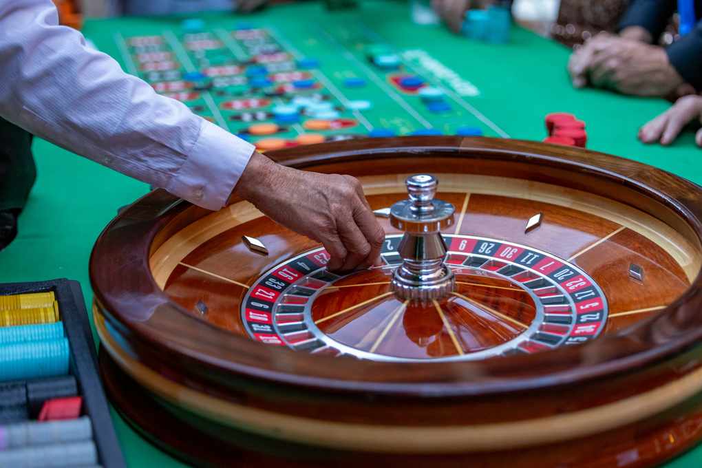 Comment fonctionnent les casinos en ligne : Technologie, équité et paiements